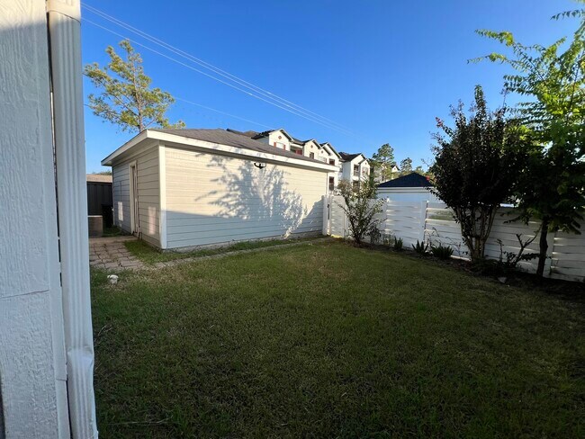 Building Photo - 11711 Chanteloup Dr