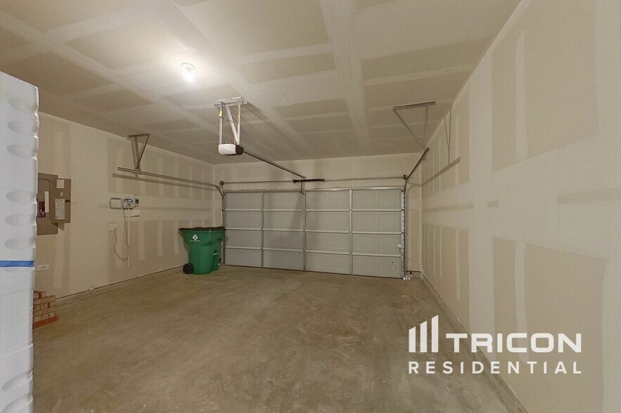 Building Photo - 1305 Francesca Dr