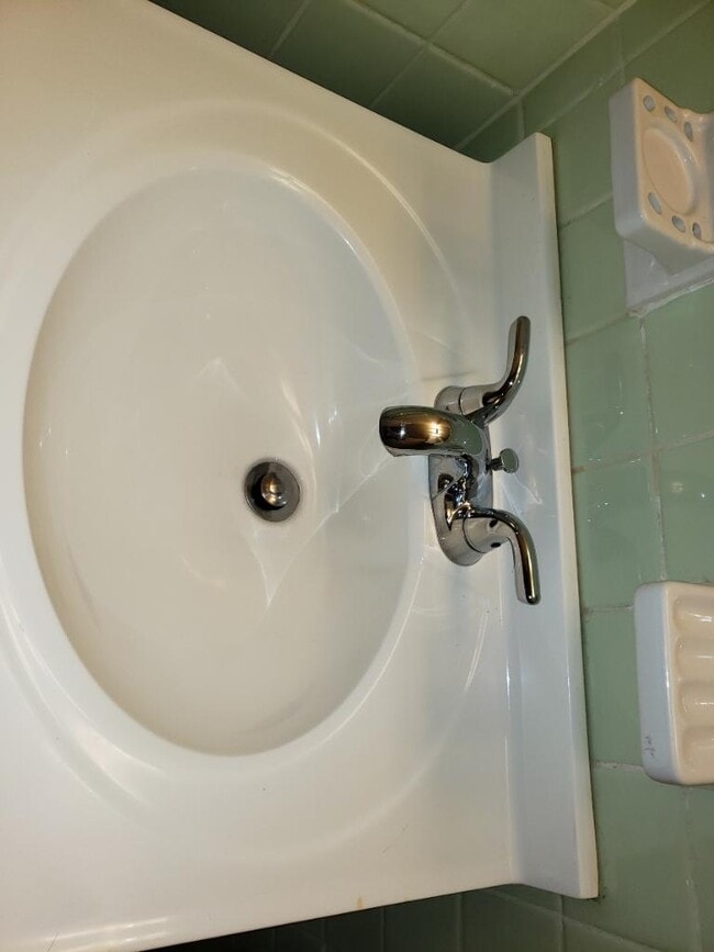 Building Photo - 922 24th St NW