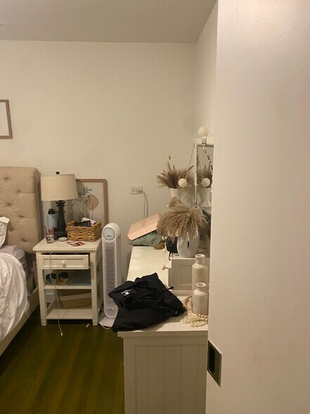 2nd Bedroom - 1419 N State Pkwy