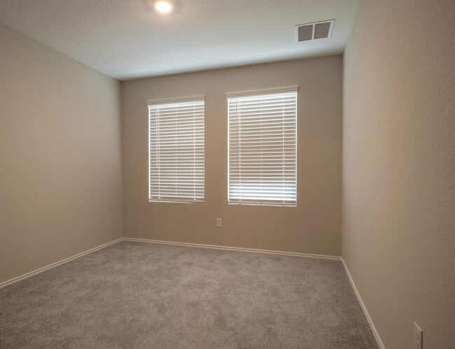 Building Photo - 252 Rock Spgs Dr