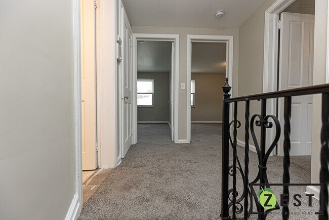 Building Photo - - BEAUTIFUL 3-BEDROOM 1 BATHROOM  April 11th 2-2:30 pm!