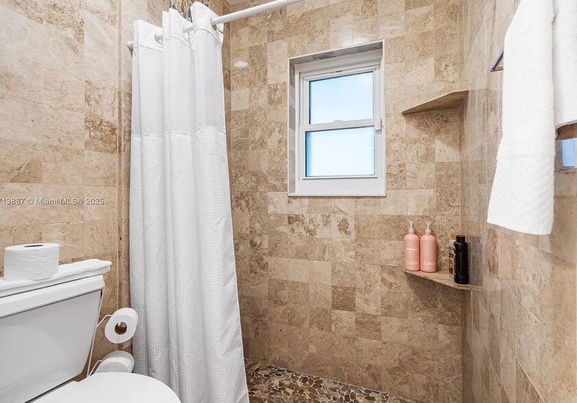 Master Shower - 5036 NW 66th Ln