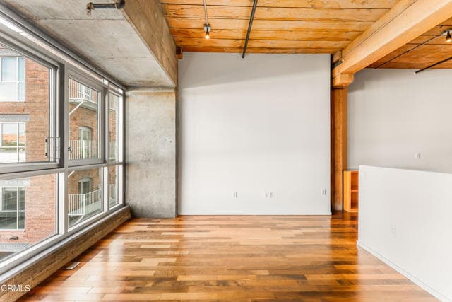 Building Photo - 530 S Hewitt St