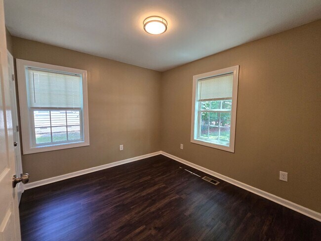 Building Photo - 707 Miller Ave
