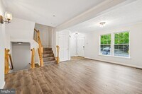 Building Photo - 8727 Thornbrook Dr