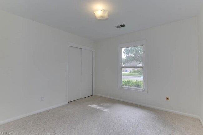 Building Photo - 2637 N Elizabeth Harbor Dr