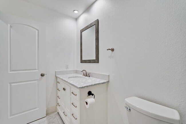 Building Photo - Stunning Single Family Home