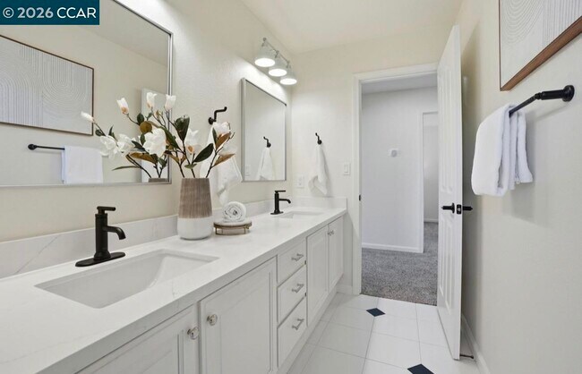 Building Photo - 1038 McCauley Rd