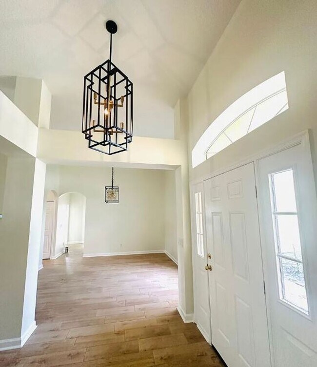 Building Photo - Your Dream Home Awaits! 5 bedroom 3 bath Single Family HOME!!