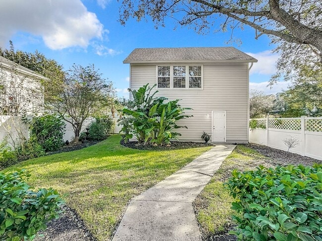 Building Photo - Stunning 5-Bedroom Home in North Village o...
