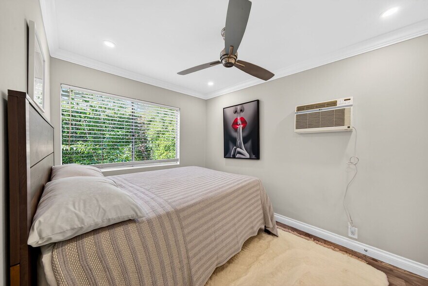 Building Photo - 1200 Tamarind Ave