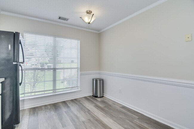 Building Photo - 2545 Carriage Creek