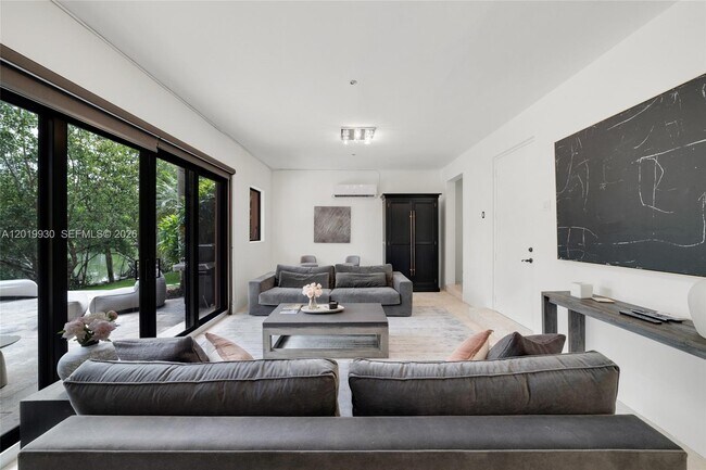 Building Photo - 6226 Paradise Point Dr