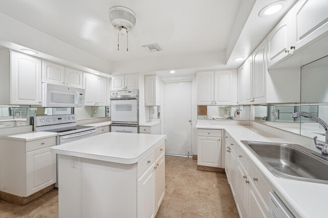 Building Photo - 3900 Galt Ocean Dr
