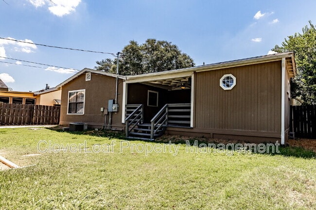 Building Photo - 2423 W Huisache Ave