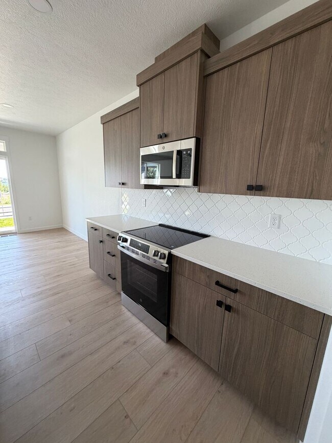 Building Photo - 6398 Melby Way NE
