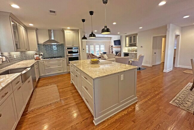 Building Photo - 3815 Montclair Dr