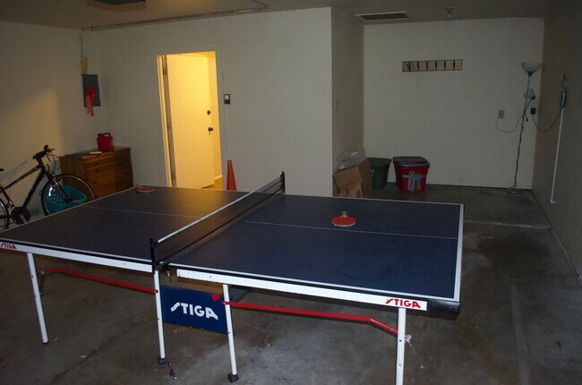 Building Photo - AUGUST PRE-LEASE!  Spacious 4 Bedroom 2 Bathroom Home CLOSE TO CAMPUS