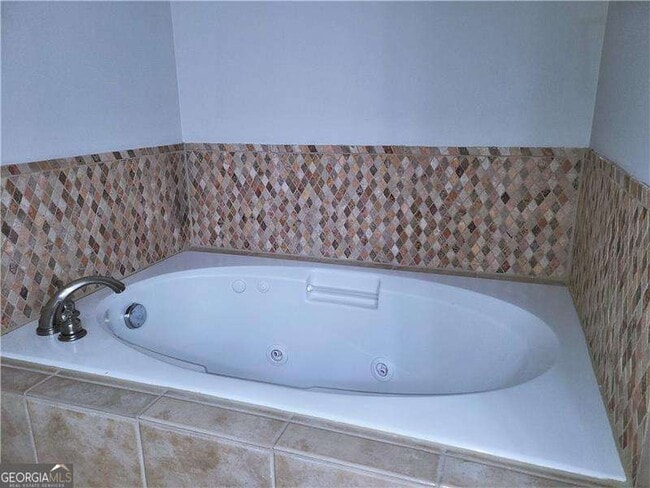 Building Photo - 5510 Glenridge Park NE