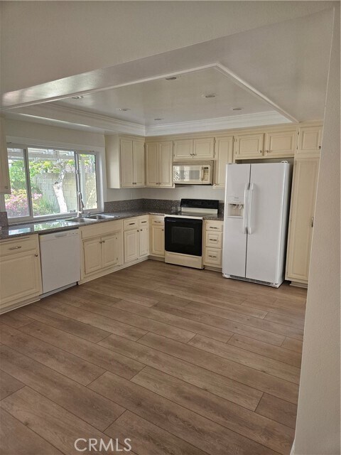 Building Photo - 6801 Glen Dr