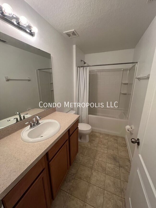 Building Photo - 1401 Priory Cir