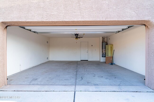 Building Photo - 2011 W Mountain Pointe Dr