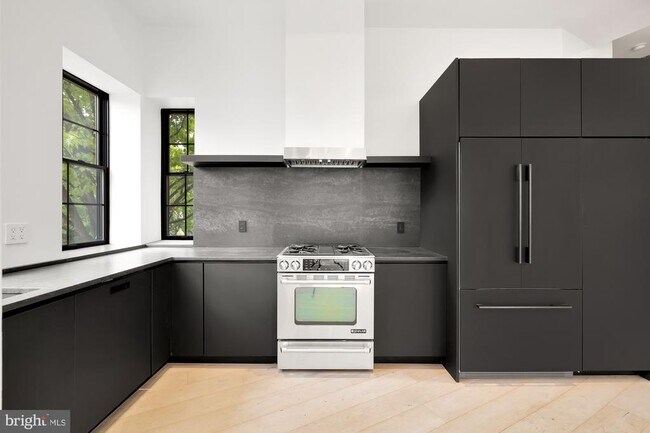 Building Photo - 1451 Maryland Ave NE