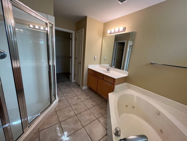 Building Photo - 9150 Hervay Cove