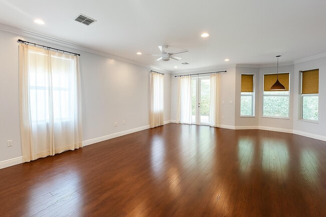 Building Photo - 2768 Shaughnessy Dr