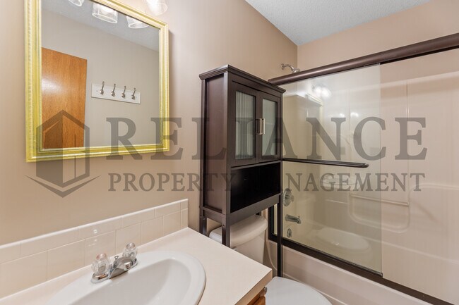 Building Photo - 13806 W Alderny St