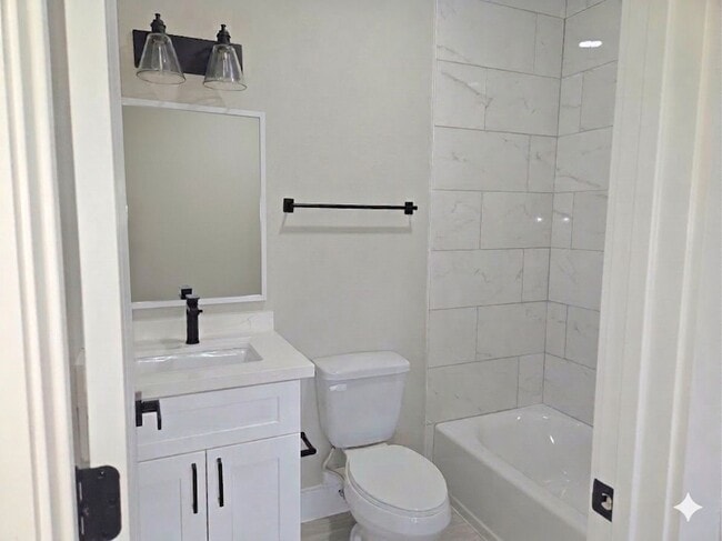 Building Photo - 7830 Woodlyn Rd