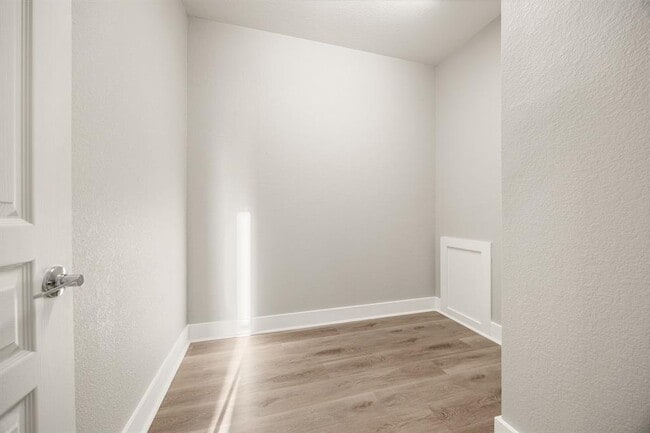 Building Photo - 1501 Roseburg Dr
