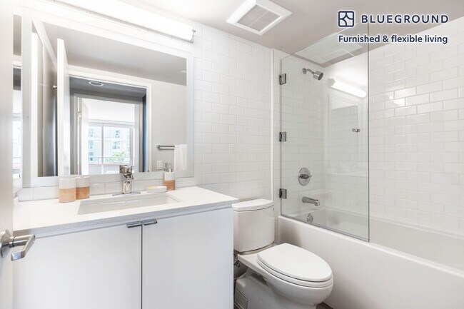 Building Photo - 225 S Olive St