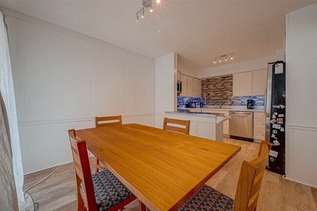 Building Photo - 12042 Mighty Oak Dr