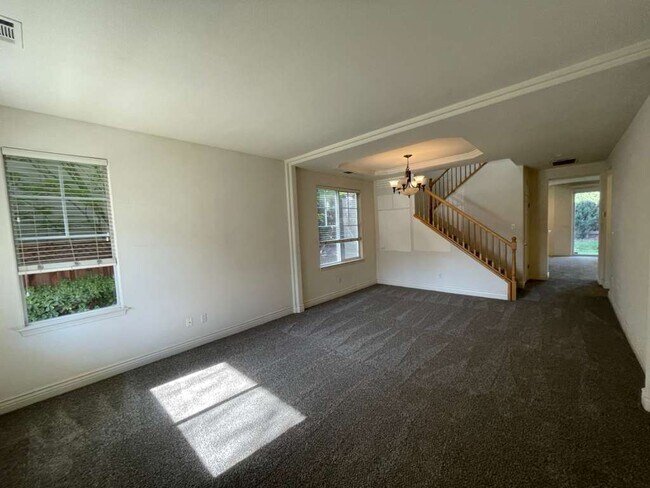 Building Photo - 208 Abigail Cir