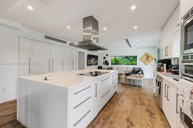 Building Photo - 79 Shore Dr W