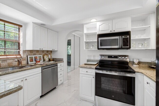 Building Photo - 7865 La Mirada Dr