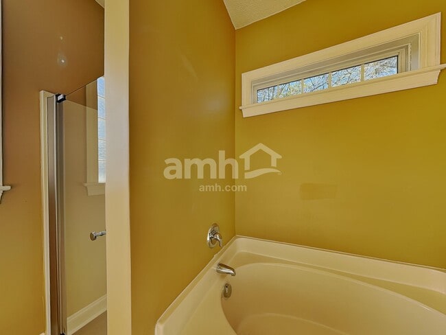 Building Photo - 702 Landing View Dr