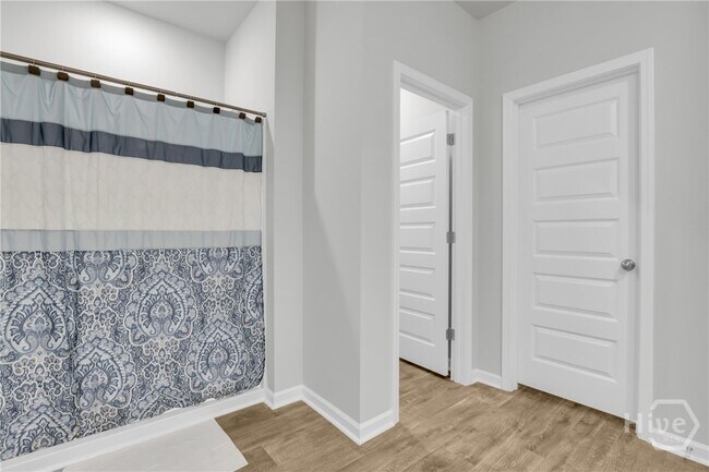 Building Photo - 106 Geranium Wy