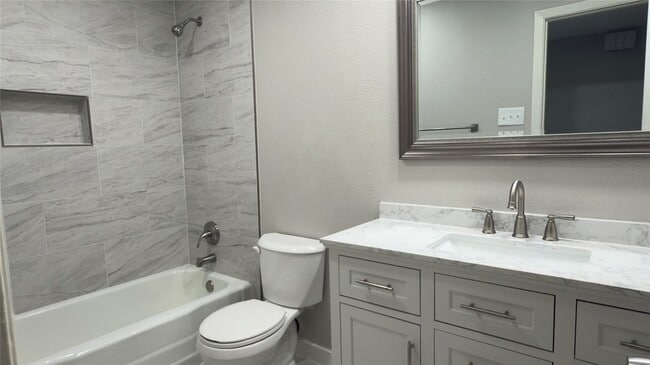 Building Photo - 1415 Wisteria Way