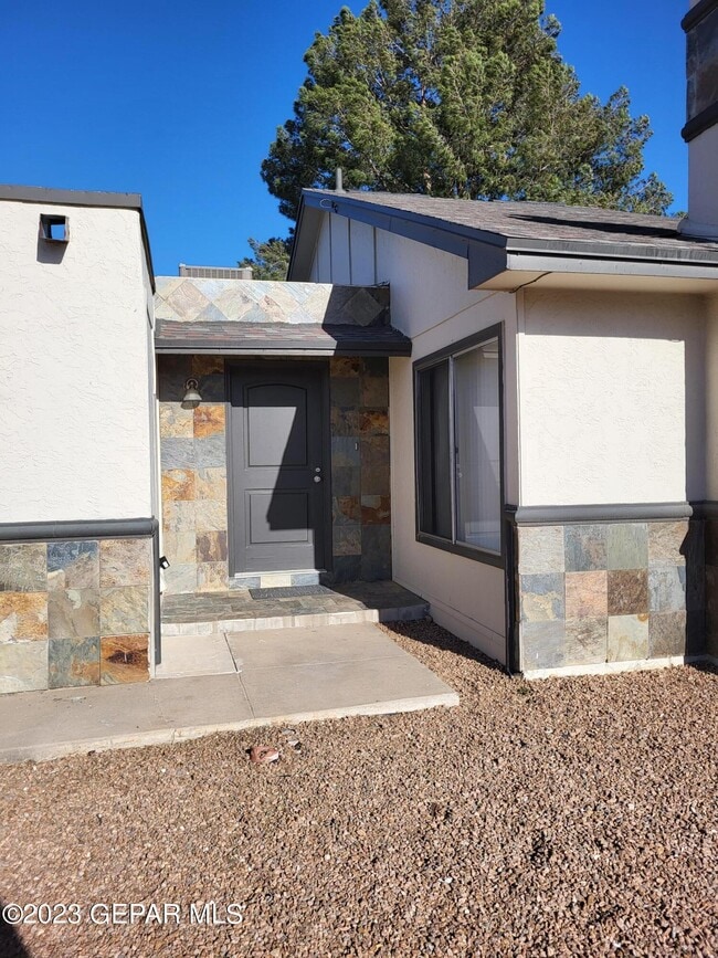 Building Photo - 1802 Frank Sinatra Pl