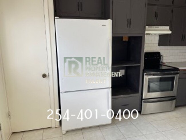 Building Photo - 2 Bedroom, 1.5 Bathroom Duplex Townhome fo...