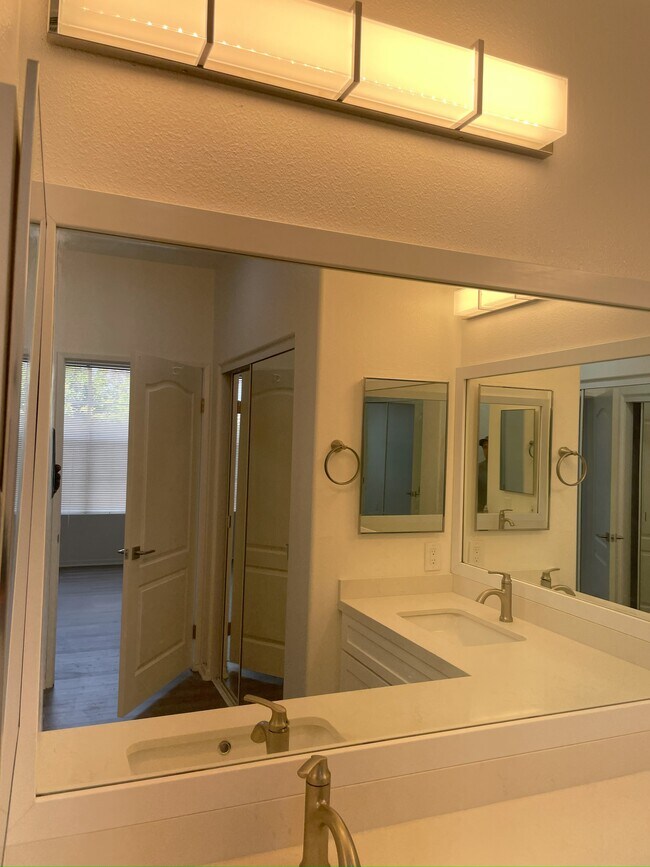 Master Bathroom - 3555 Caminito El Rincon