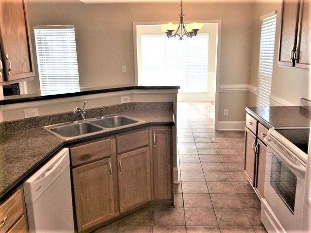 Building Photo - 3437 Continental Dr