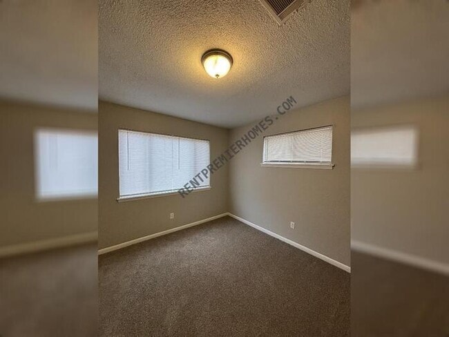 Building Photo - 2607 Elkhart Dr