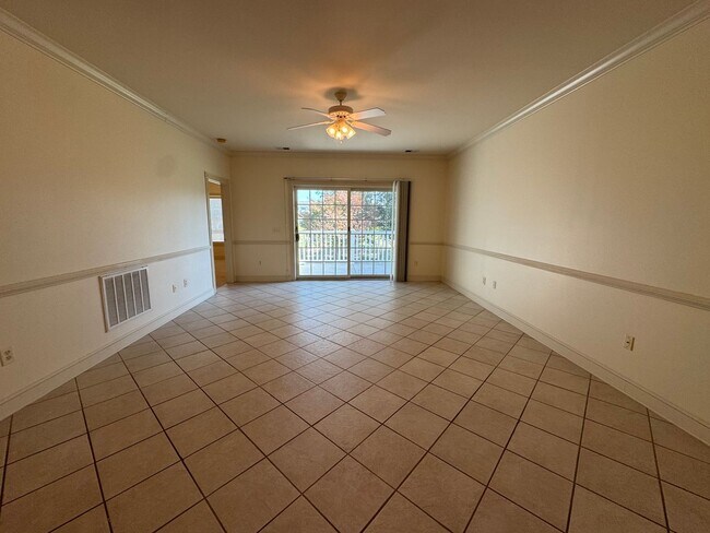 Building Photo - Myrtle Beach - 3 bedroom / 2 Bathroom Condo