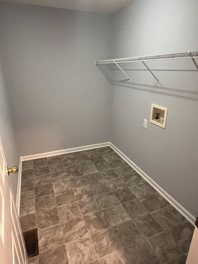 Building Photo - Great 3 Bed, 2 Bath Ranch home in Concord'...