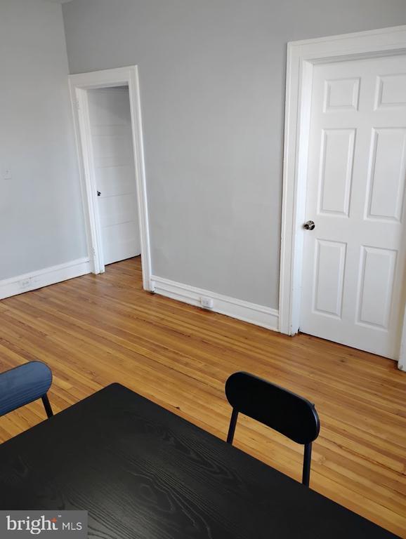 Building Photo - 307 Dolphin St