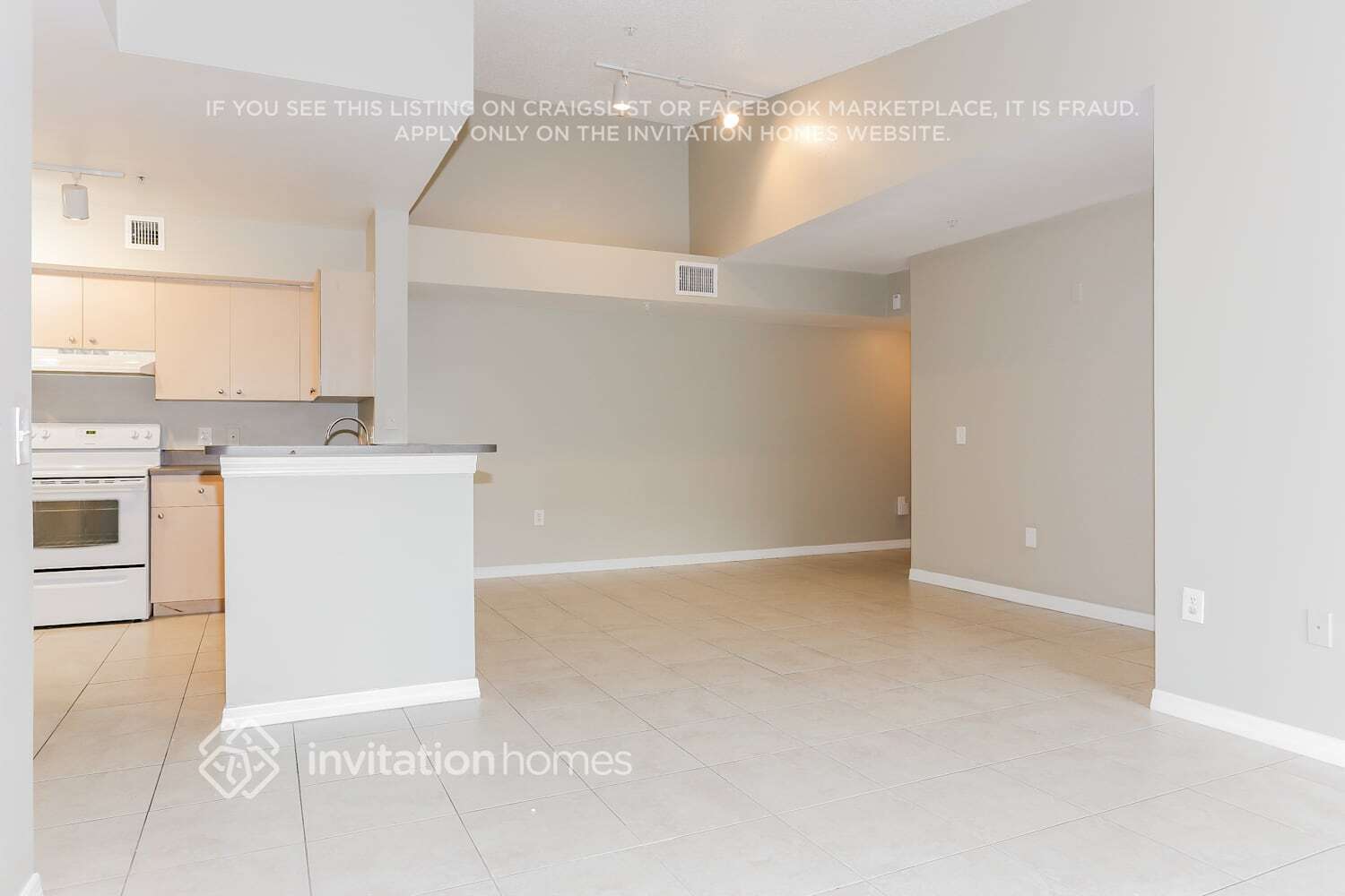 Building Photo - 2427 Centergate Dr